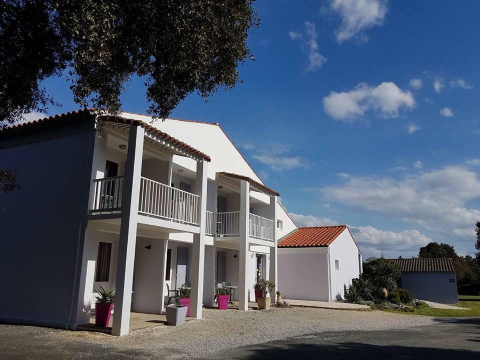 Les Chenes Verts Saint-Savinien Екстериор снимка